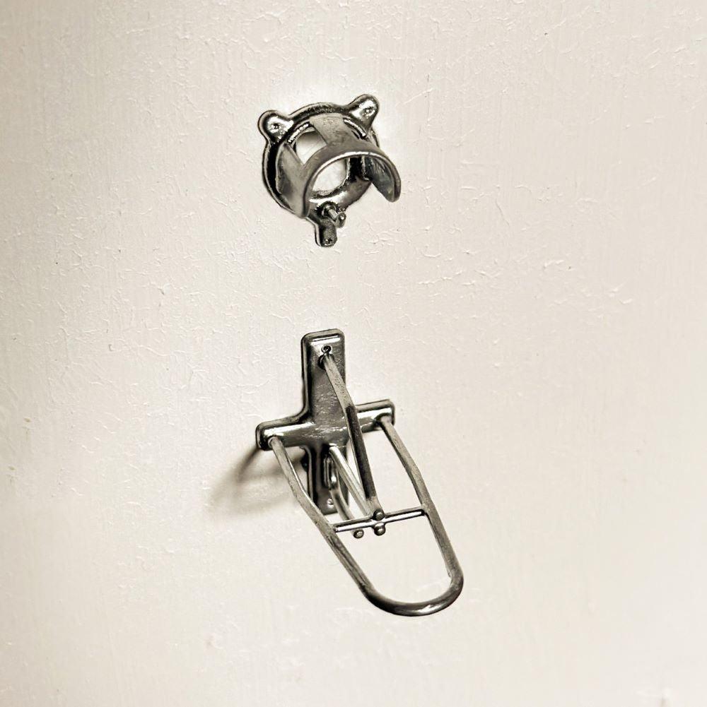 3d printed Sadle rack for Schleich model horses - Scale 1:20 in silver