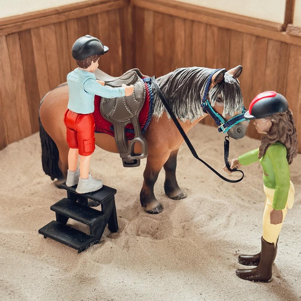 3D printed black Mounting Block for Schleich model horses (Scale 1:20)
