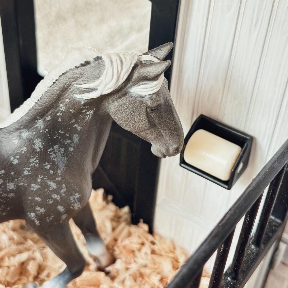 3D printed Salt Block holder for Schleich model horses (Scale 1:20)