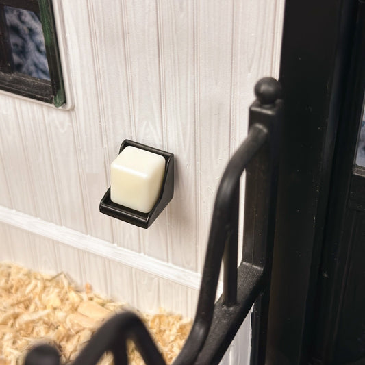 3D printed Salt Block holder for Schleich model horses (Scale 1:20)