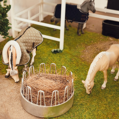 Pasture Shelter with hay rack and bucket for Schleich model horses