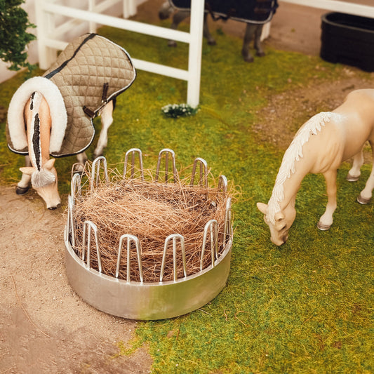 Circular hay feeder for Schleich model horses