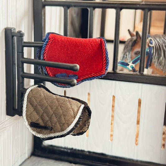 3d printed rug rack for Schleich model horses (Scale 1:20)